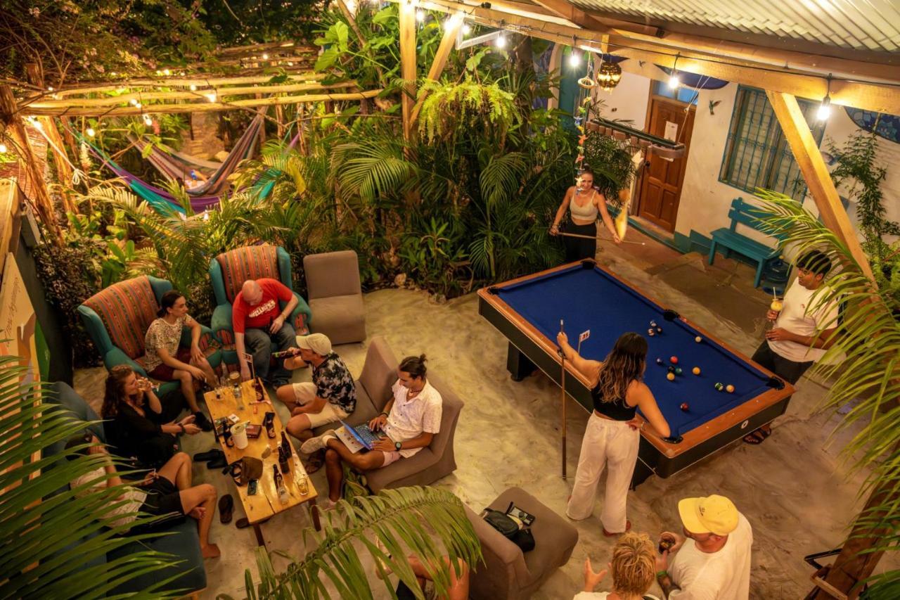 Los Amigos Hostel Flores Esterno foto